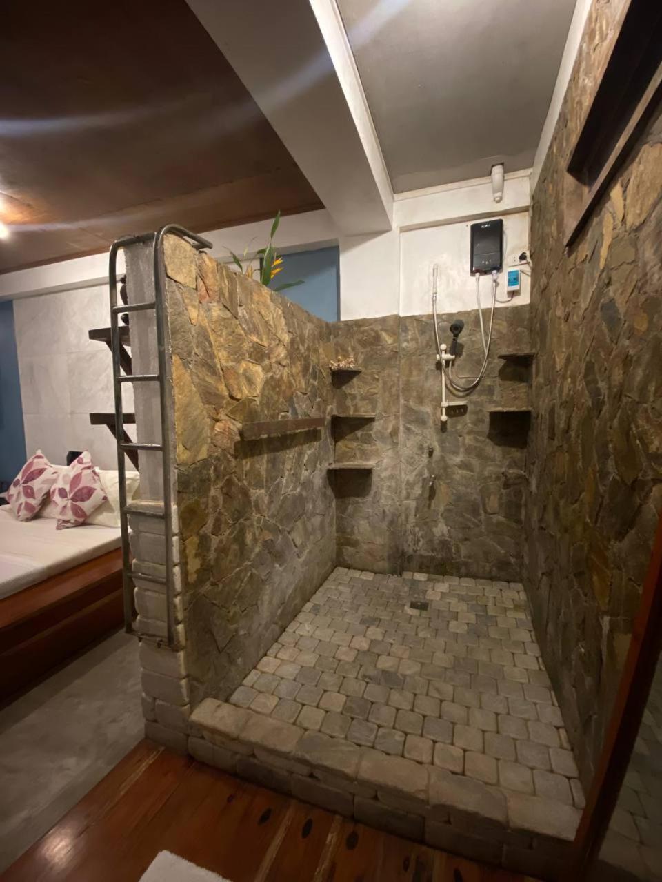 Stone Creek House Bed and Breakfast Romblon Εξωτερικό φωτογραφία