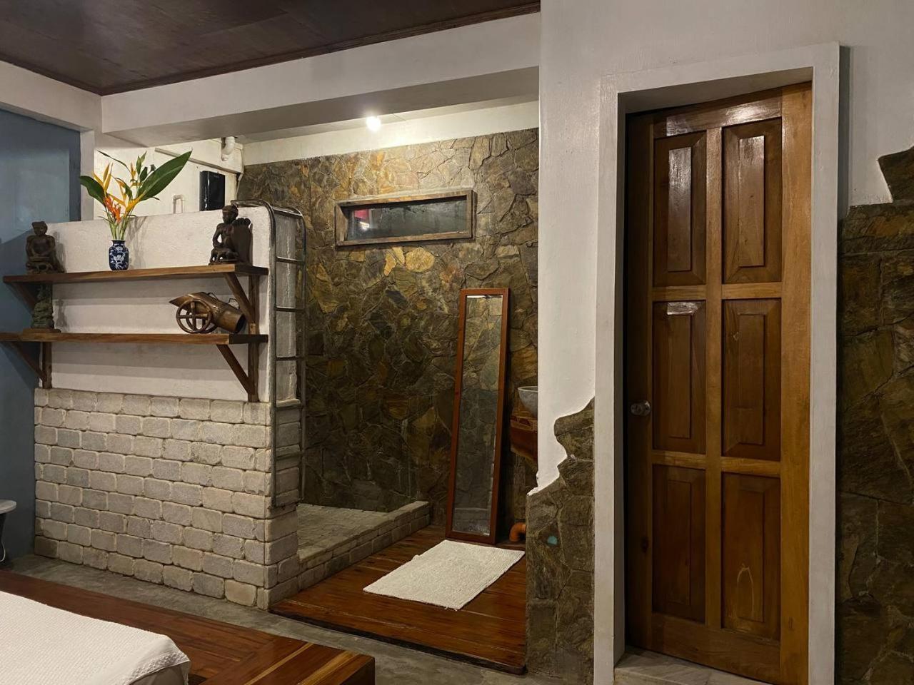 Stone Creek House Bed and Breakfast Romblon Εξωτερικό φωτογραφία